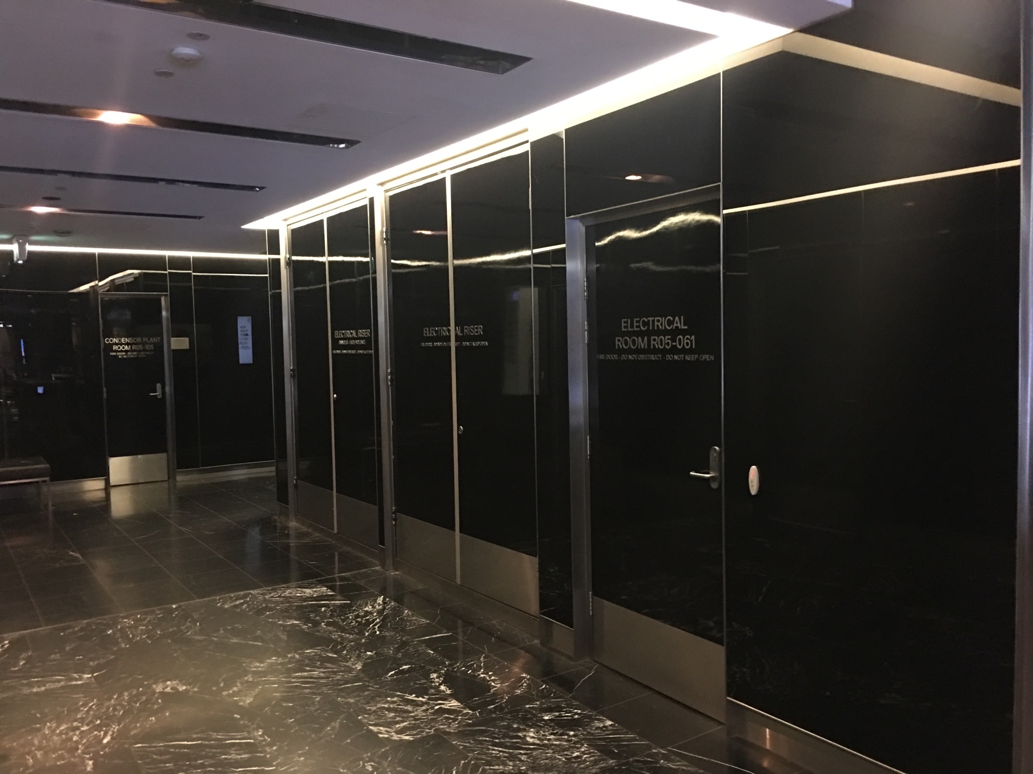 鋼化玻璃在電梯間中的運用